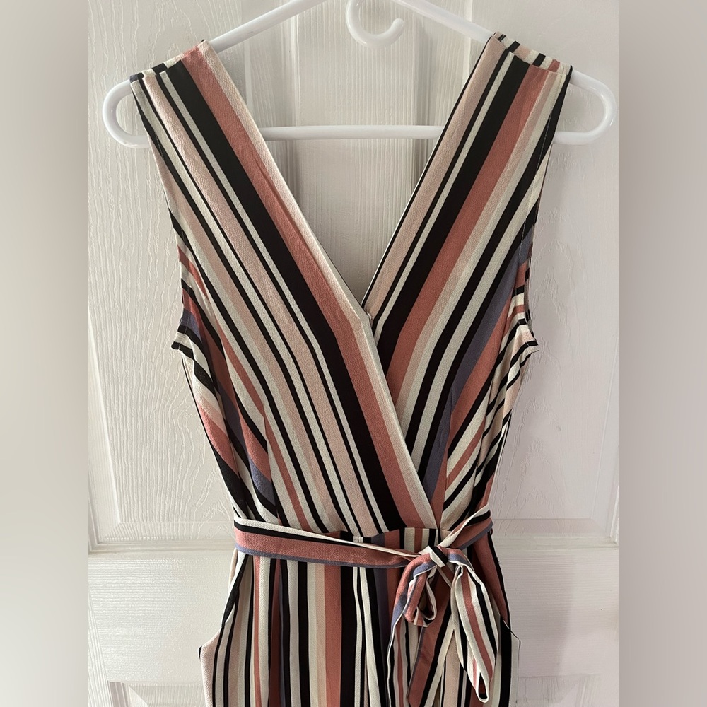 Monetary Wide-Legged striped jumpsuit. Split legs. Pockets.